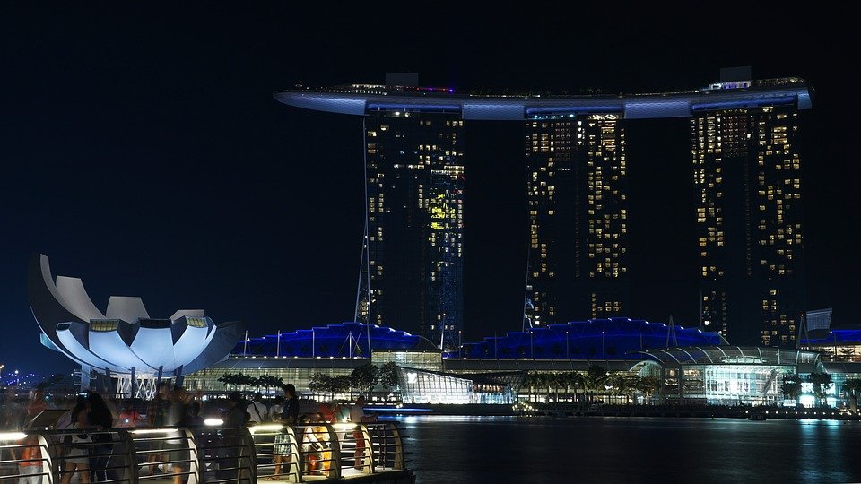 Two Men Charged as Dubious OneCoin Hits Singapore