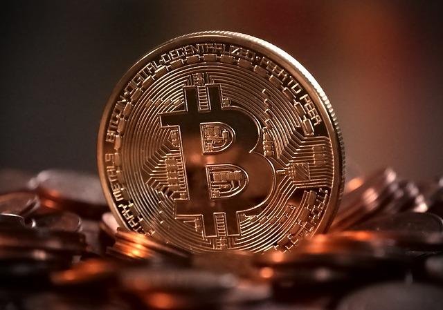 Bitcoin Consolidates Above $10,000