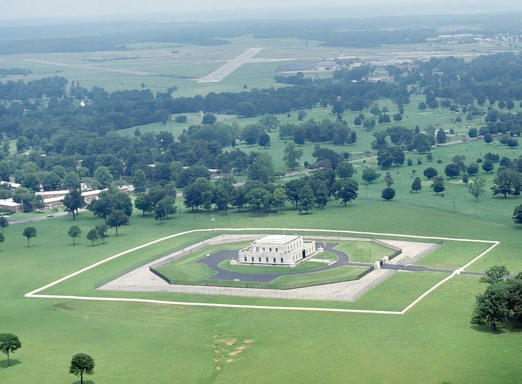 1280px An UH 1 Iroquois helicopter flies over the US Gold Bullion Depository crop denoise